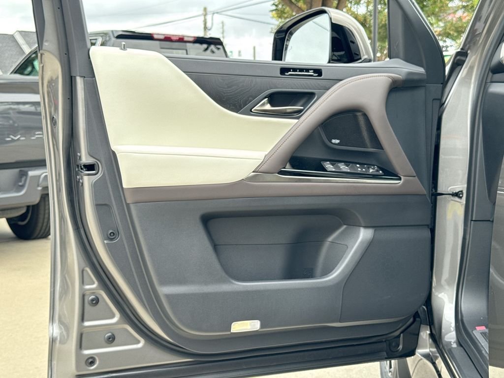New 2026 Lexus LX 700h Luxury AWD/4WD image 12