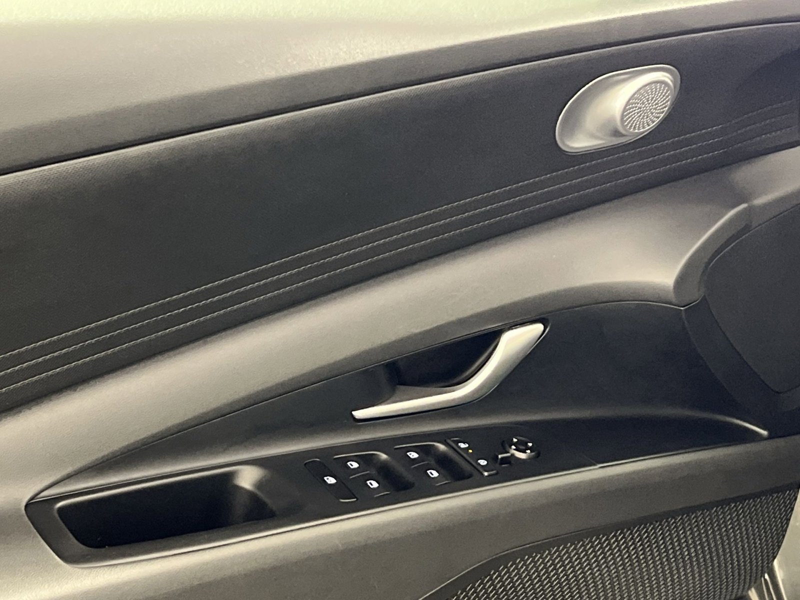 Used 2025 Hyundai Elantra Blue image 15