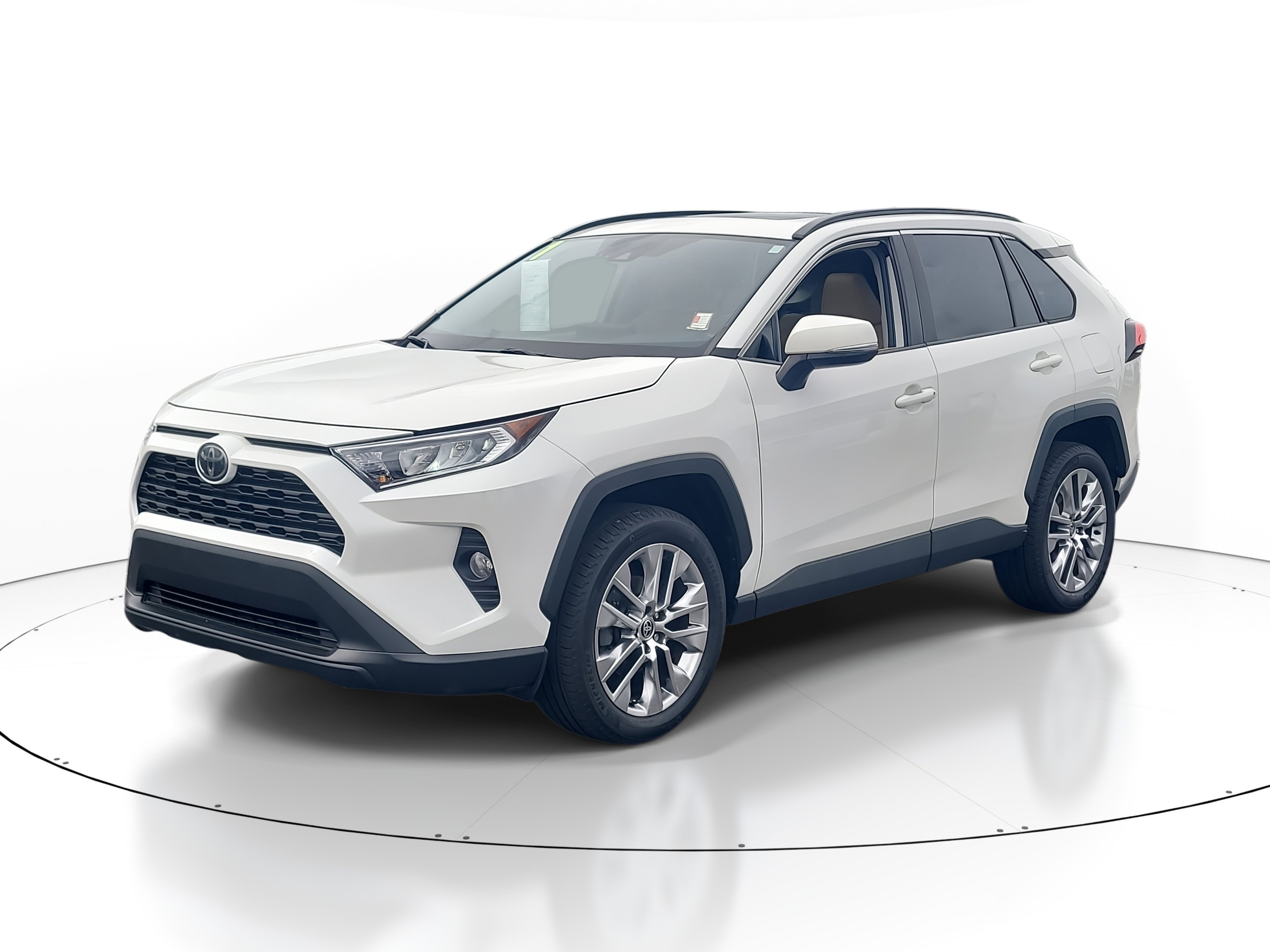 Used 2021 Toyota RAV4 XLE Premium FWD image 3