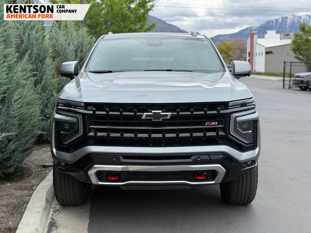 Used 2025 Chevrolet Suburban Z71 AWD/4WD image 2