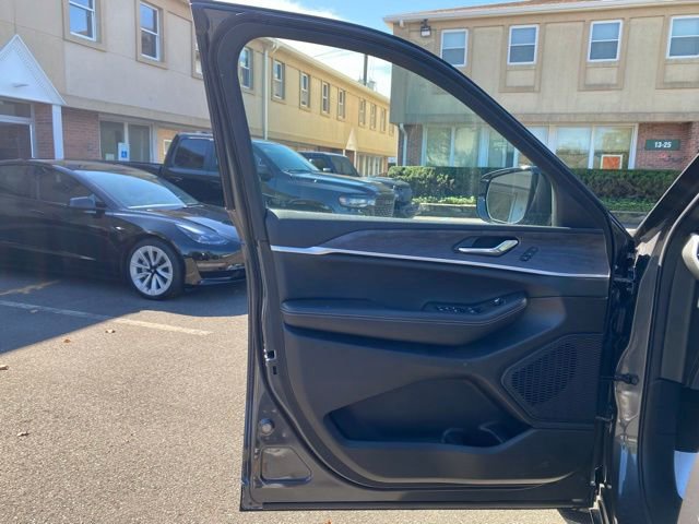 New 2025 Jeep Grand Cherokee L Limited w/ Black Appearance Package image 21