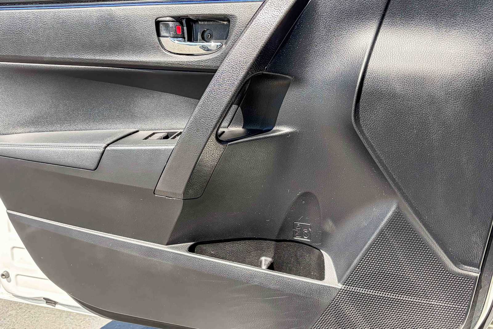 Used 2019 Toyota Corolla SE w/ Carpet Mat Package (TMS) image 19