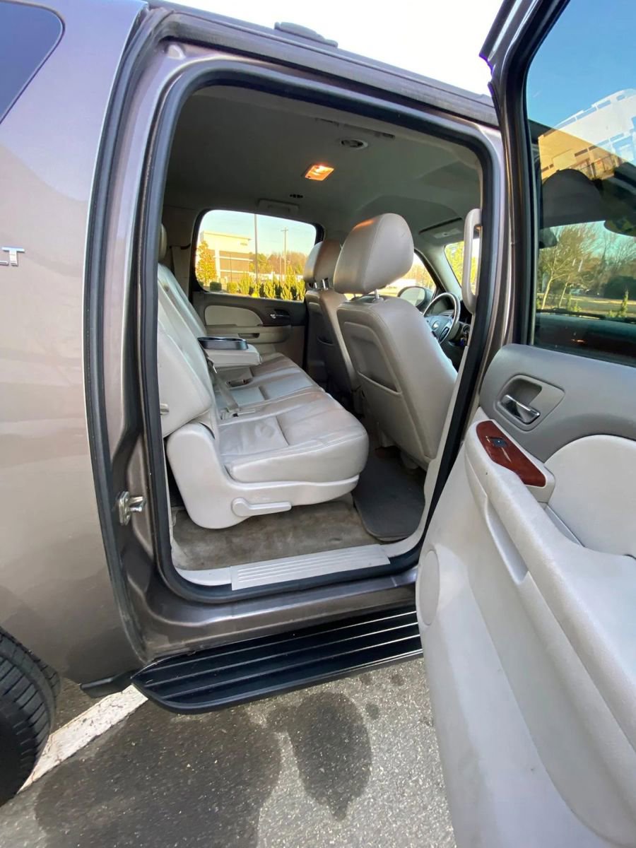 Used 2013 Chevrolet Suburban LT image 11