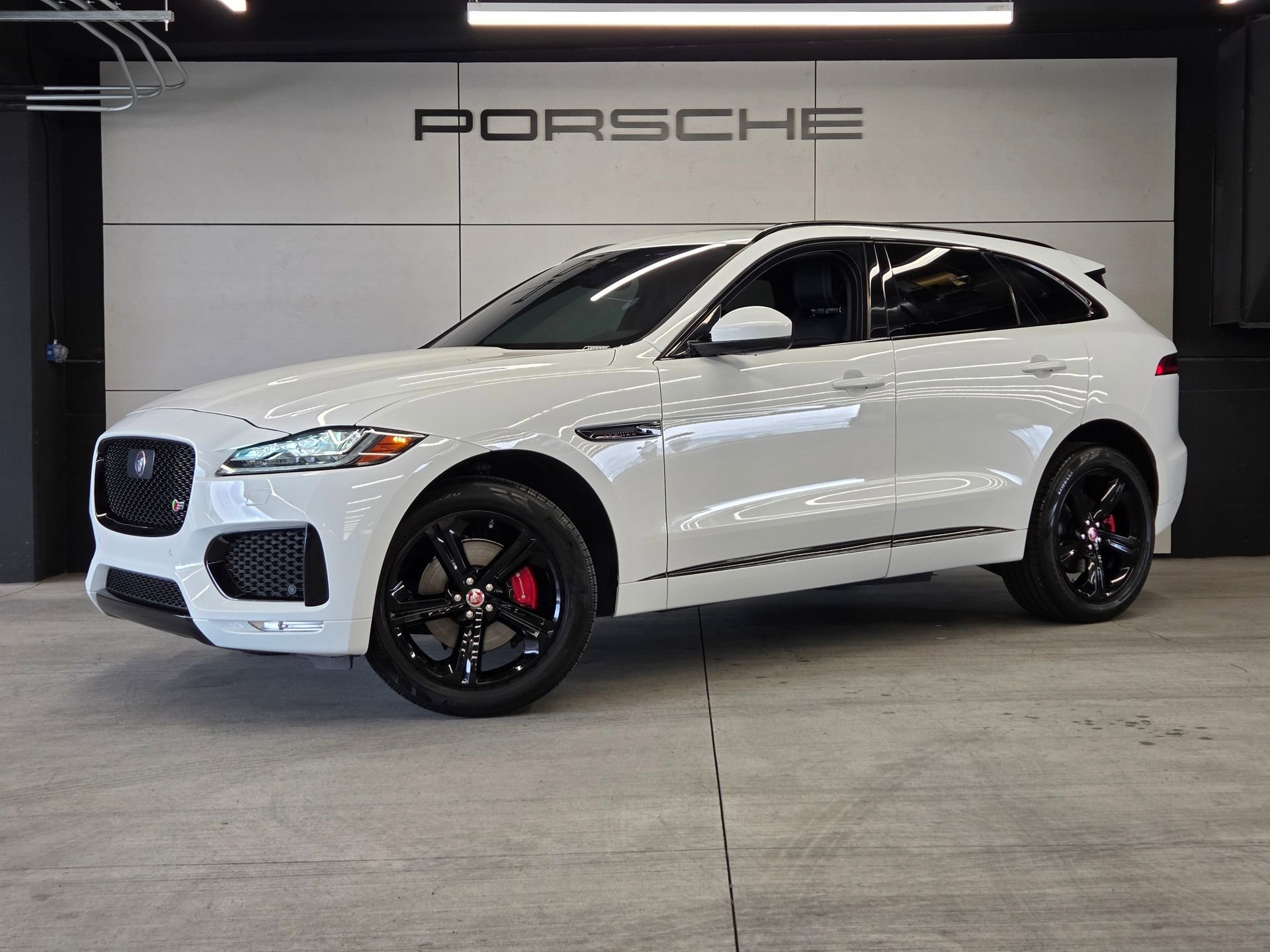 Used 2019 Jaguar F-PACE S image 1