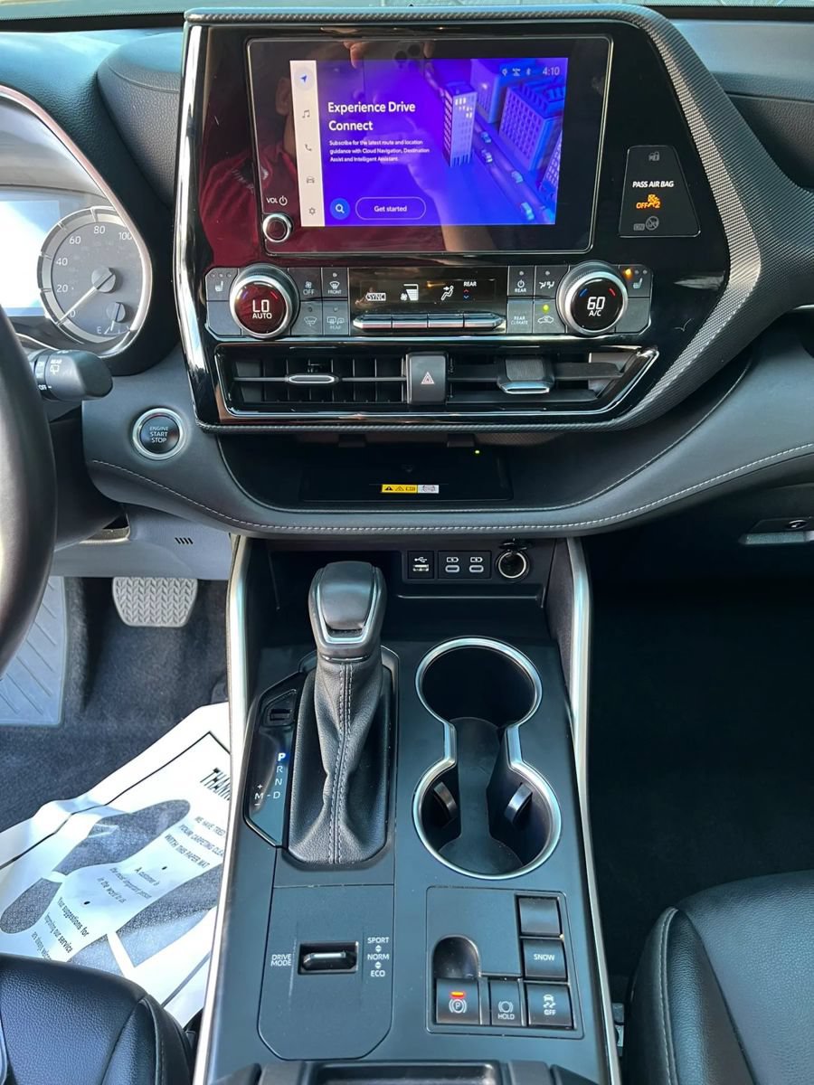 Used 2024 Toyota Highlander XSE FWD image 19