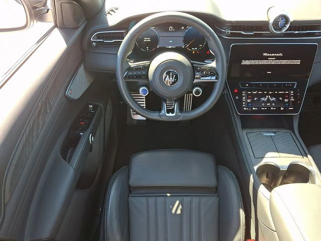 Used 2025 Maserati Grecale Modena image 11