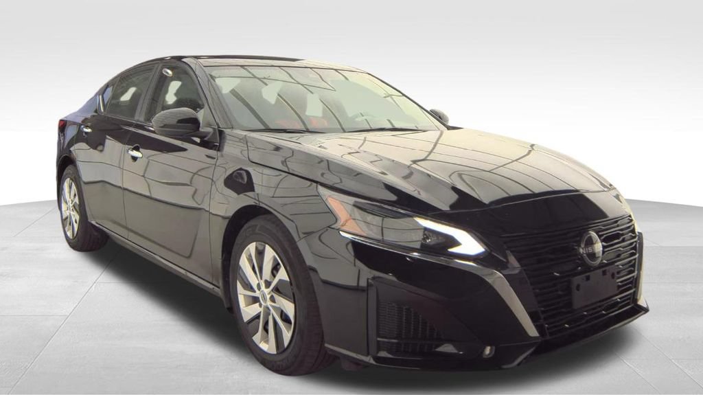 Used 2023 Nissan Altima 2.5 S FWD image 4