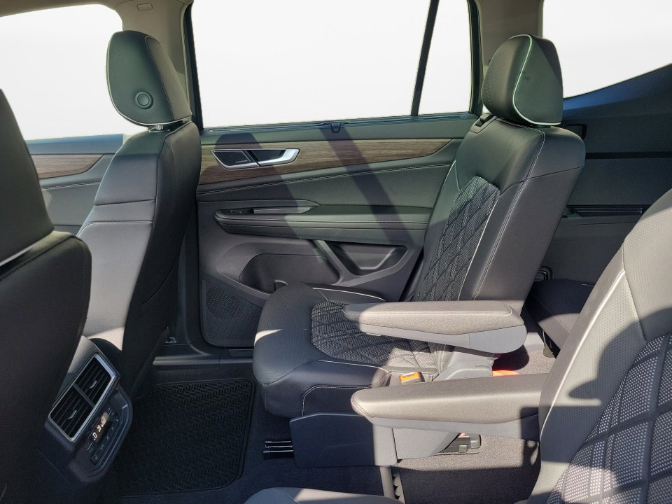 New 2025 Volkswagen Atlas SEL Premium R-Line image 13