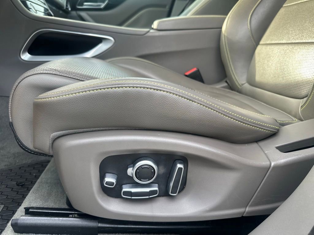 Used 2018 Jaguar F-PACE R-Sport image 28