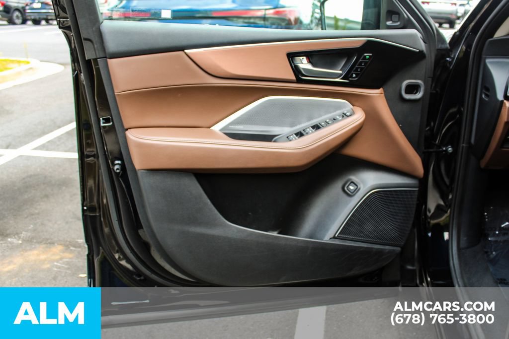 Used 2025 Acura MDX w/ Technology Package FWD image 32