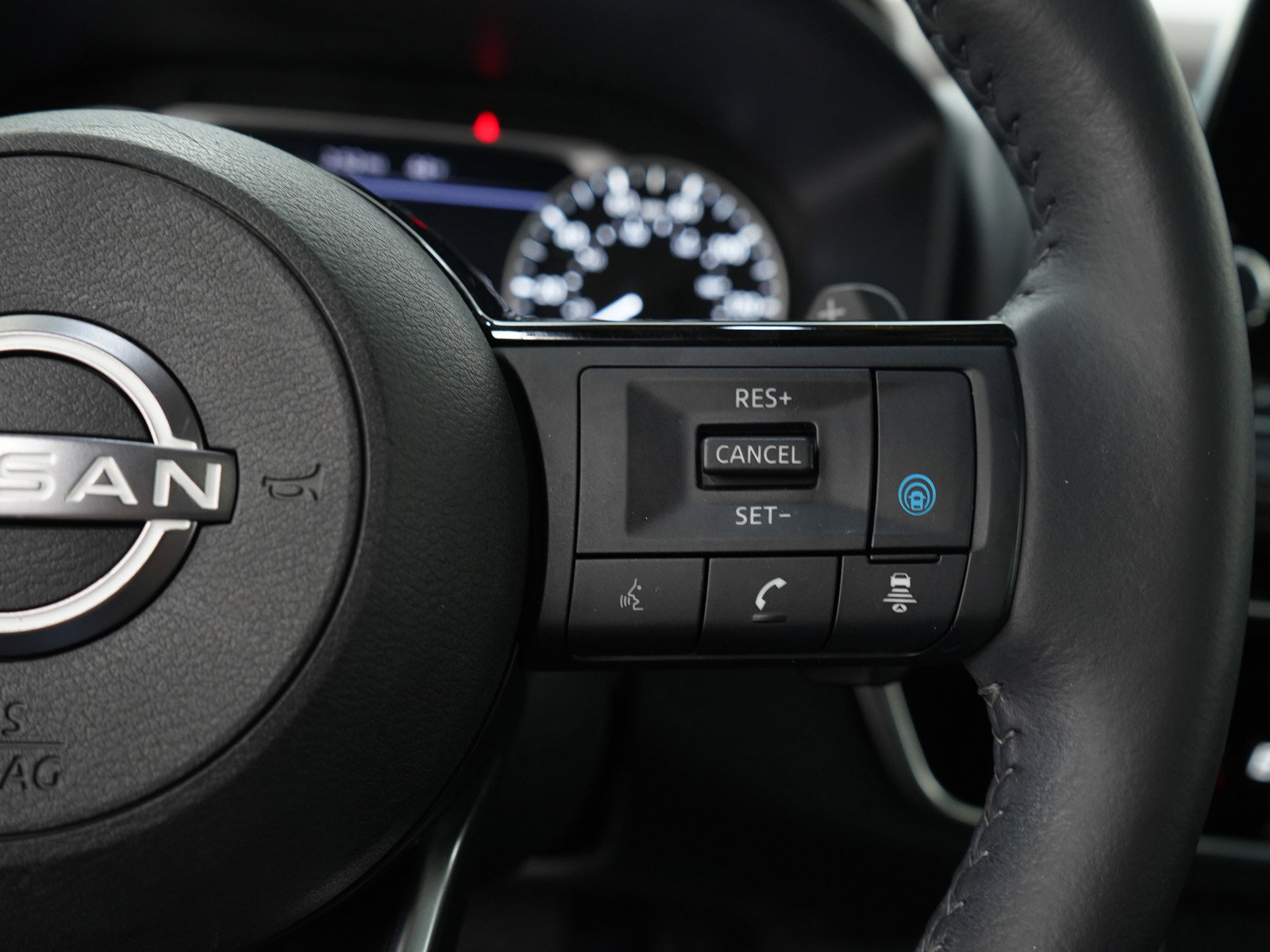 Used 2022 Nissan Rogue SV w/ SV Premium Package image 28