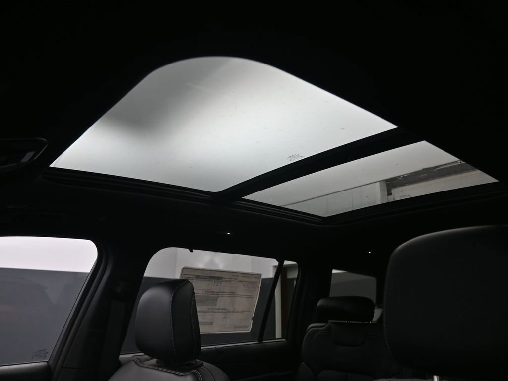New 2025 Jeep Grand Cherokee L Limited w/ Luxury Tech Group II image 10