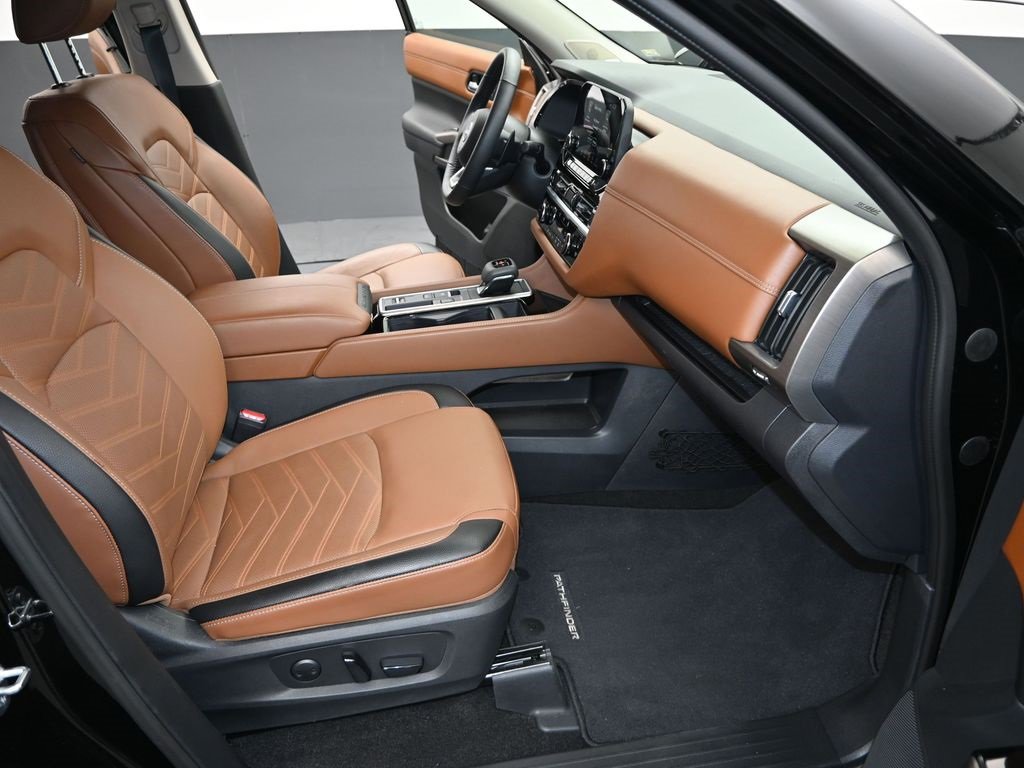 Used 2024 Nissan Pathfinder Platinum w/ Cargo Package image 26