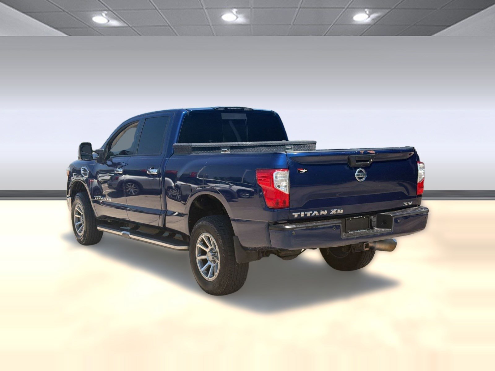 Used 2017 Nissan Titan SV RWD image 3