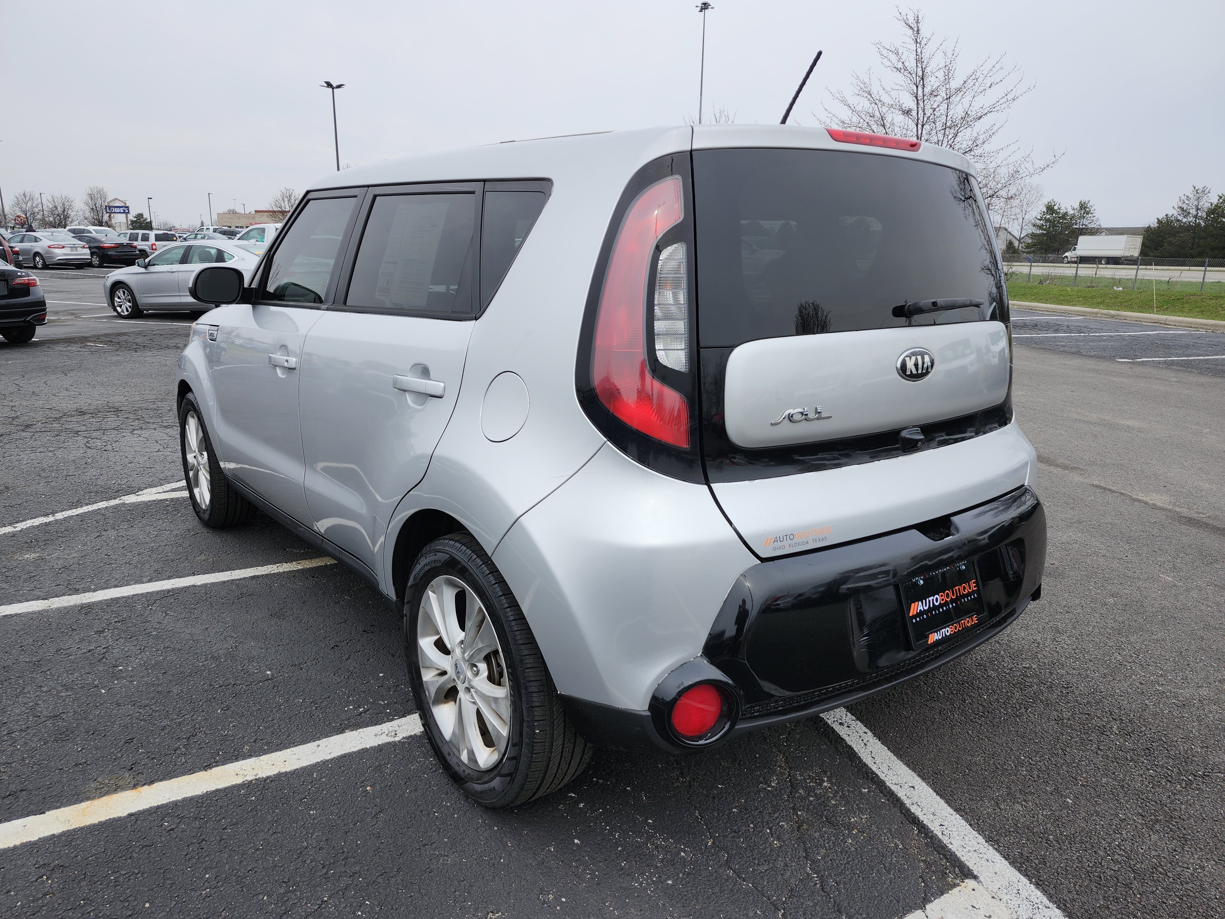 Used 2016 Kia Soul + image 12