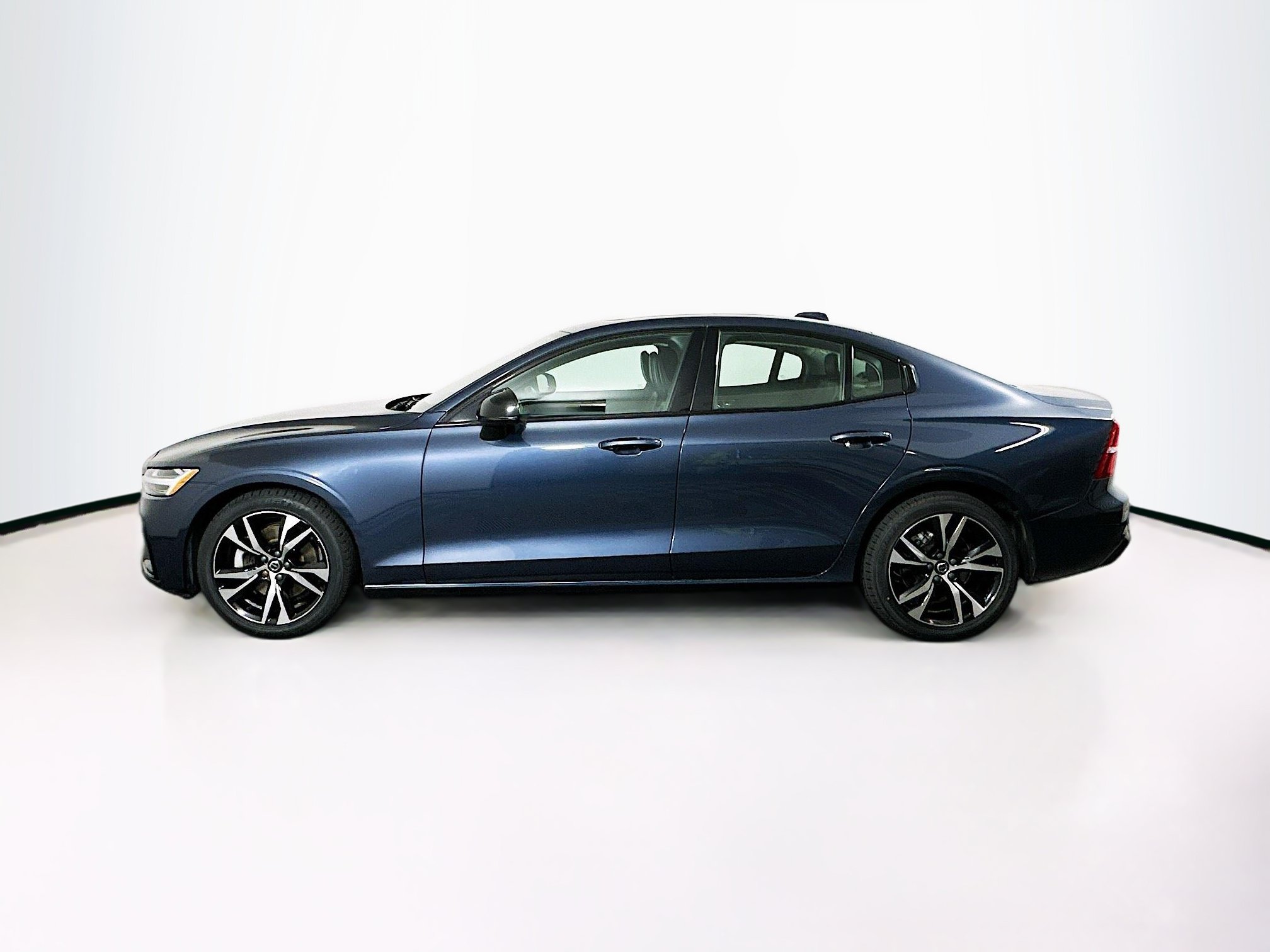 Used 2024 Volvo S60 B5 Core FWD image 4