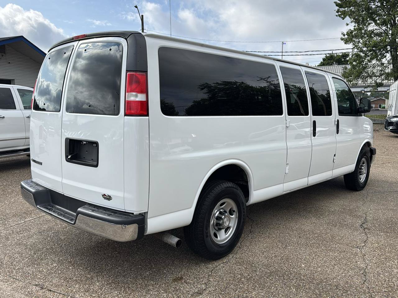 Used 2018 Chevrolet Express 3500 LT w/ LT Preferred Equipment Group RWD image 25