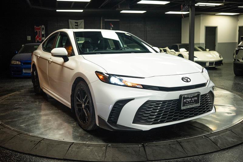 Used 2025 Toyota Camry SE w/ Multimedia Upgrade Package FWD image 5