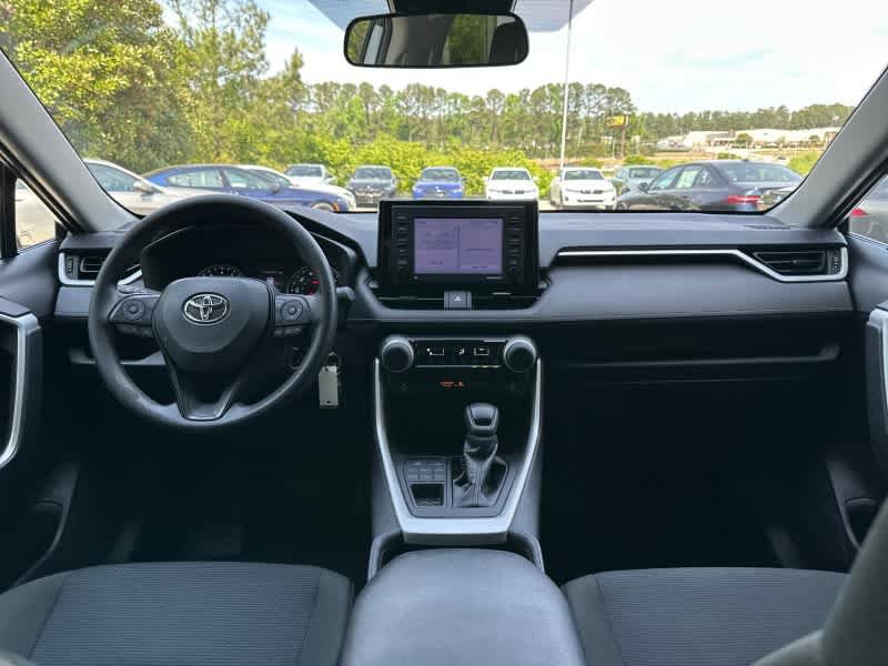 Used 2022 Toyota RAV4 LE AWD/4WD image 17