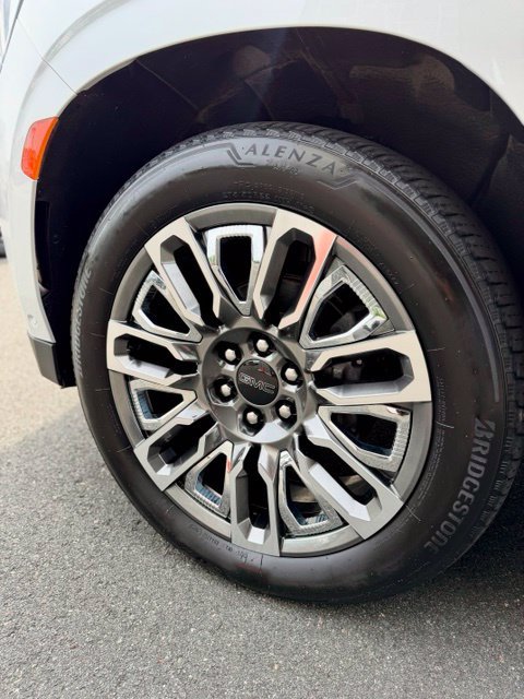 Certified 2024 GMC Yukon XL Denali Ultimate AWD/4WD image 5