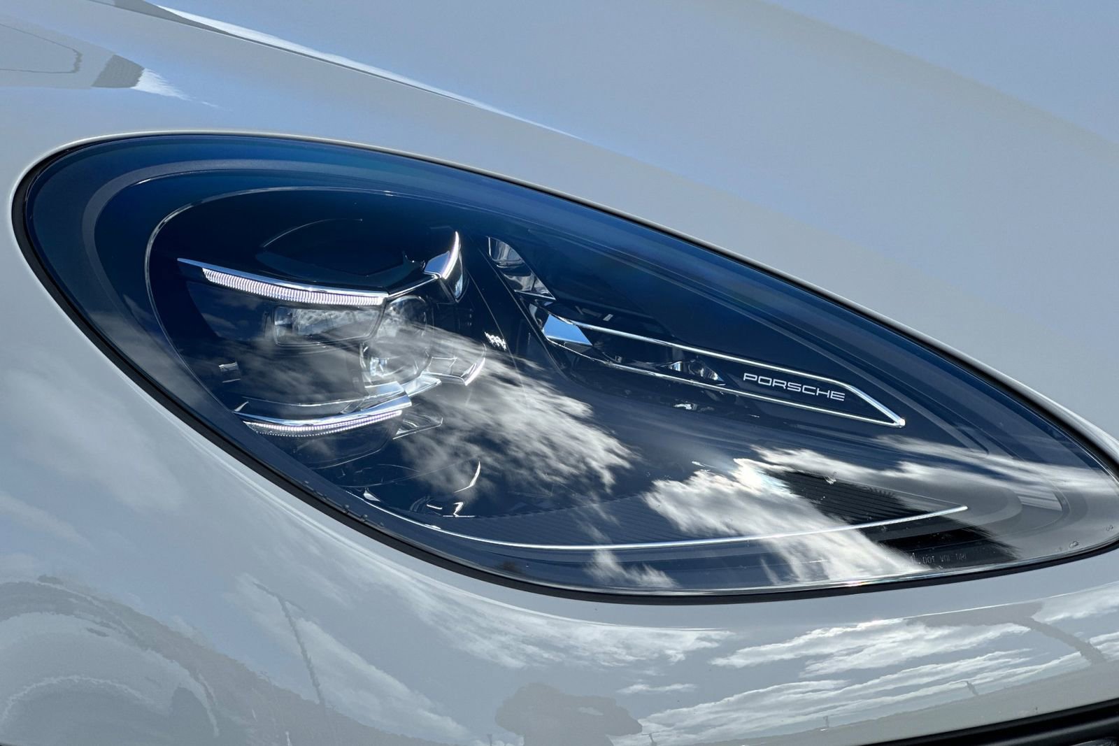 Used 2025 Porsche Macan image 37