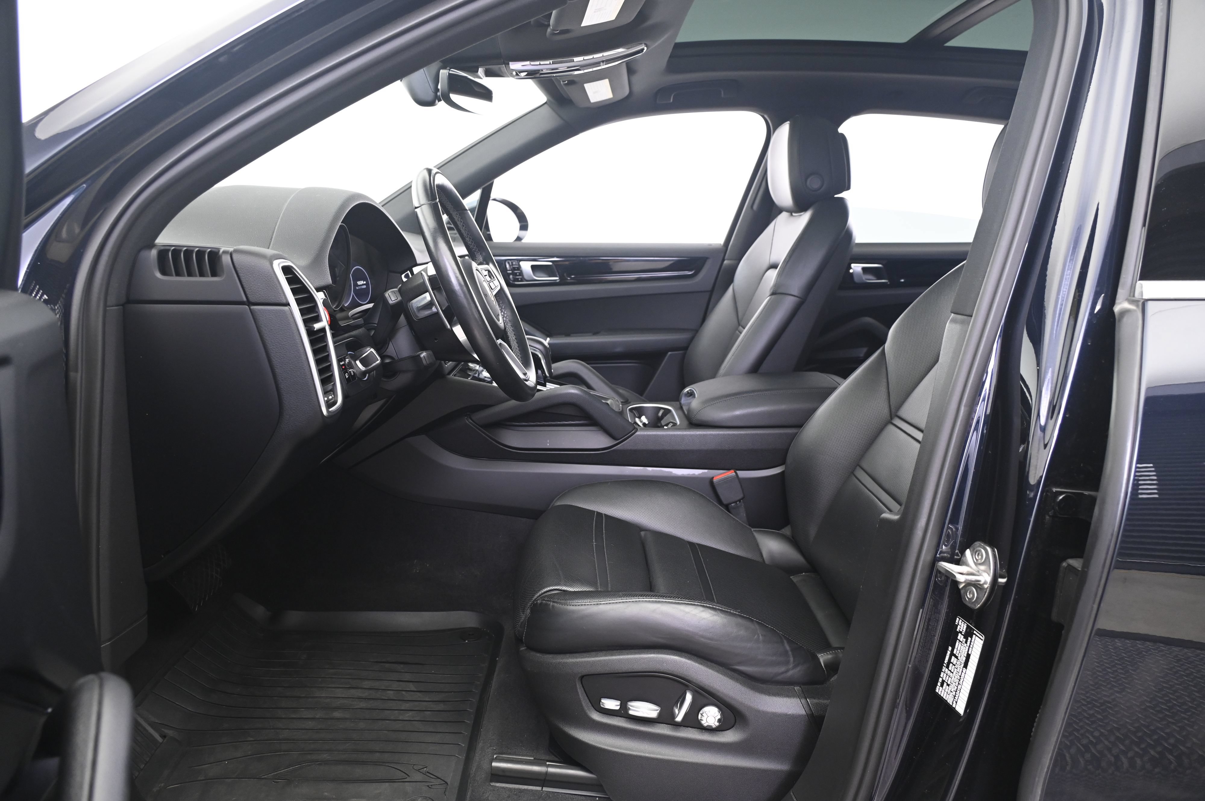 Certified 2020 Porsche Cayenne AWD/4WD image 29