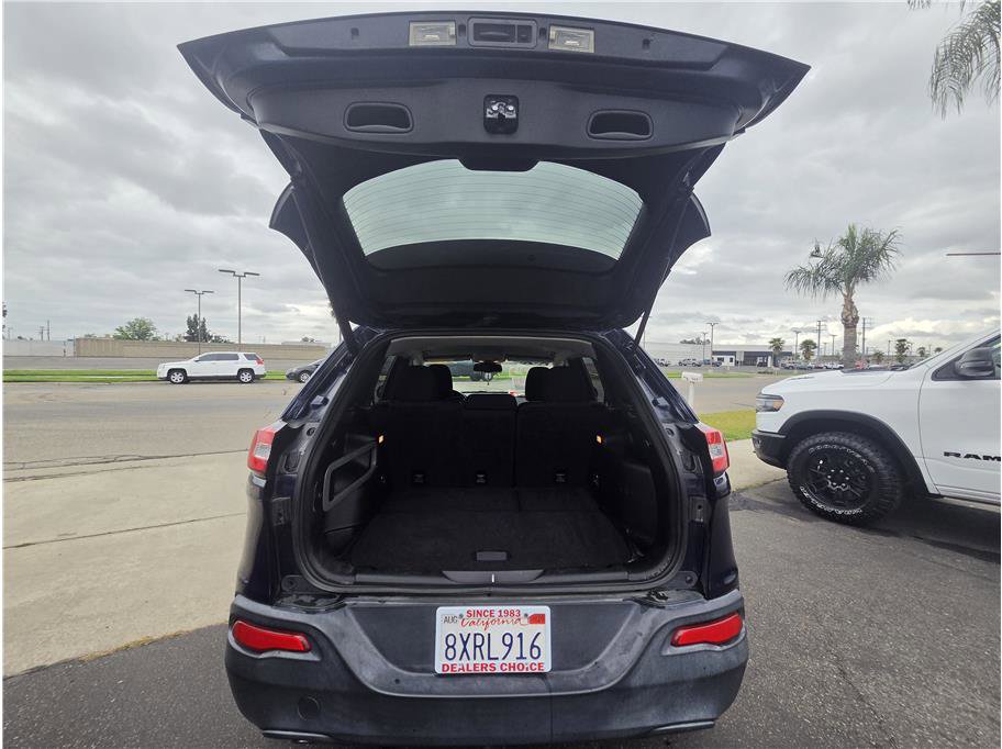 Used 2016 Jeep Cherokee Latitude w/ Comfort/Convenience Group FWD image 7