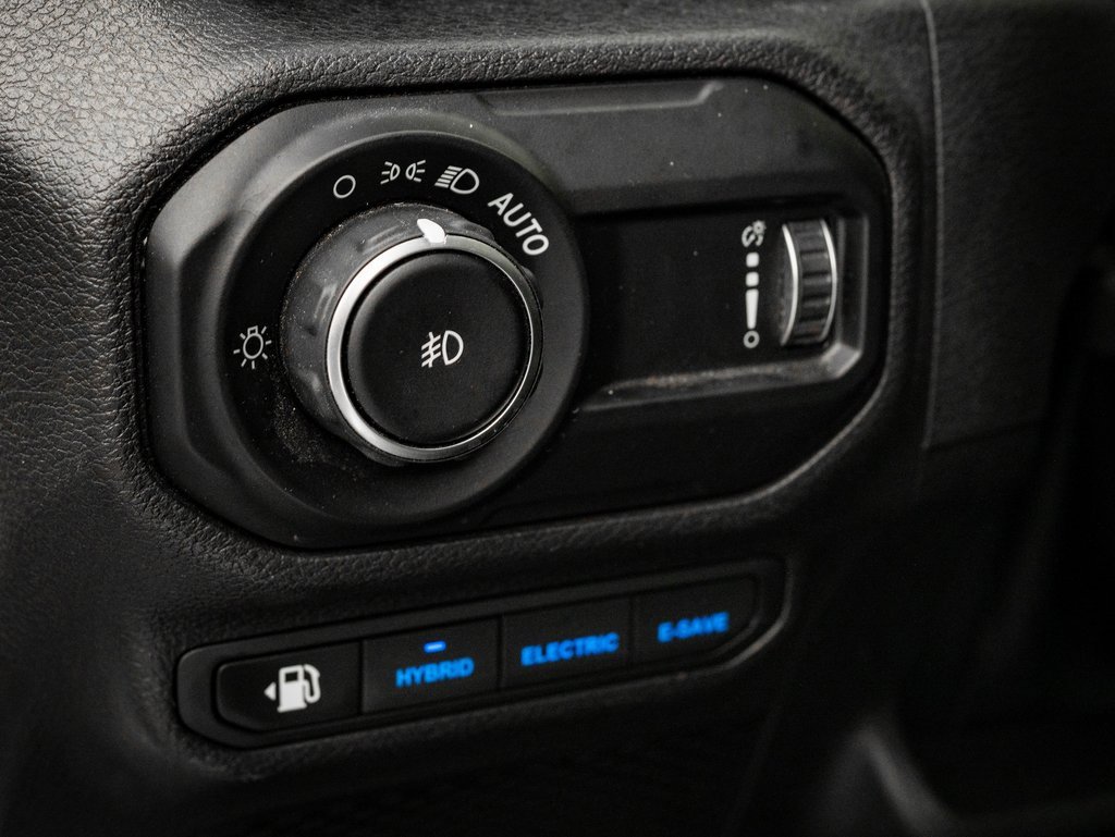 Used 2023 Jeep Wrangler Unlimited Sahara w/ Cold Weather Group image 28