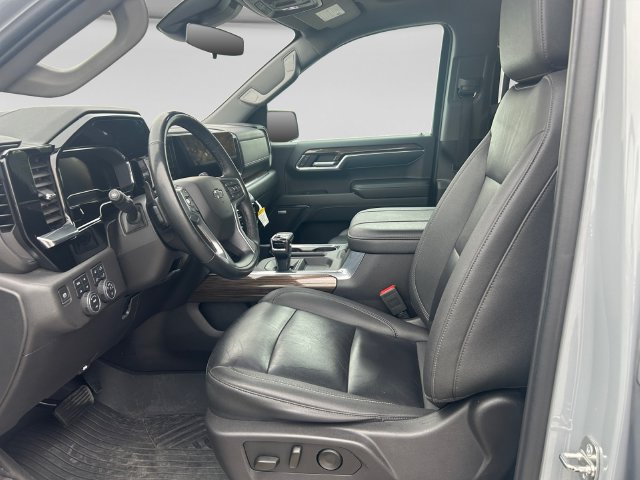 Used 2024 Chevrolet Silverado 1500 LT Trail Boss w/ Convenience Package II AWD/4WD image 12
