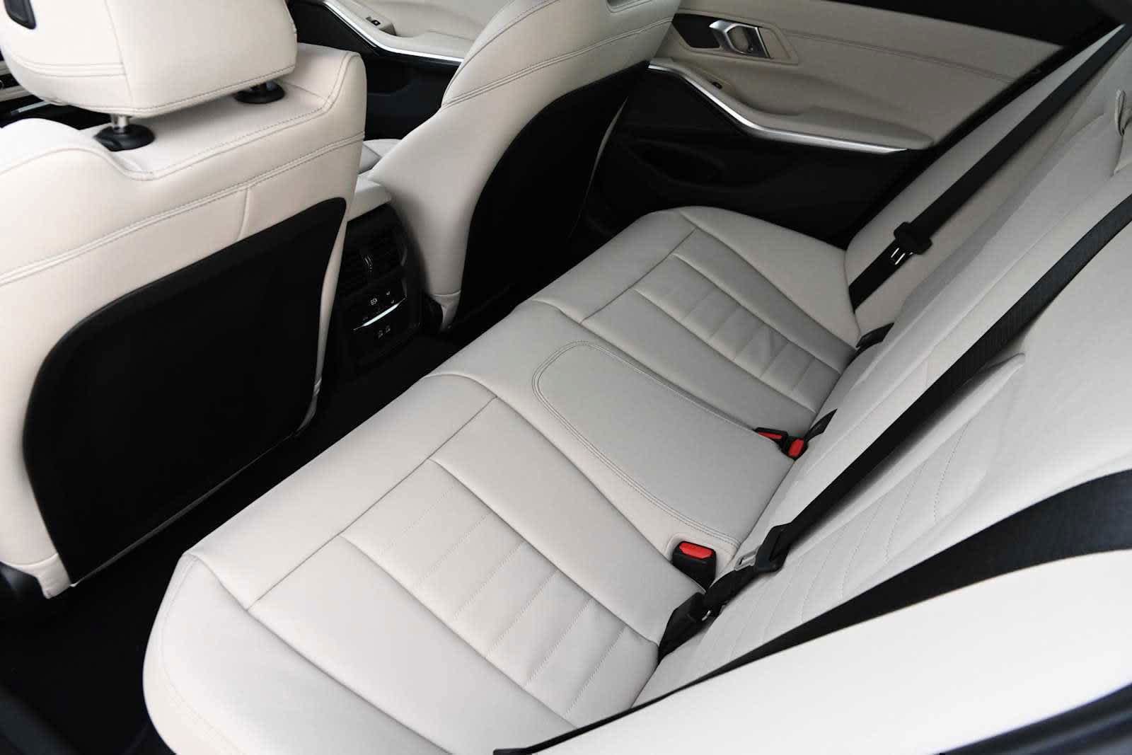 Used 2026 BMW 330i Sedan w/ Premium Package RWD image 9
