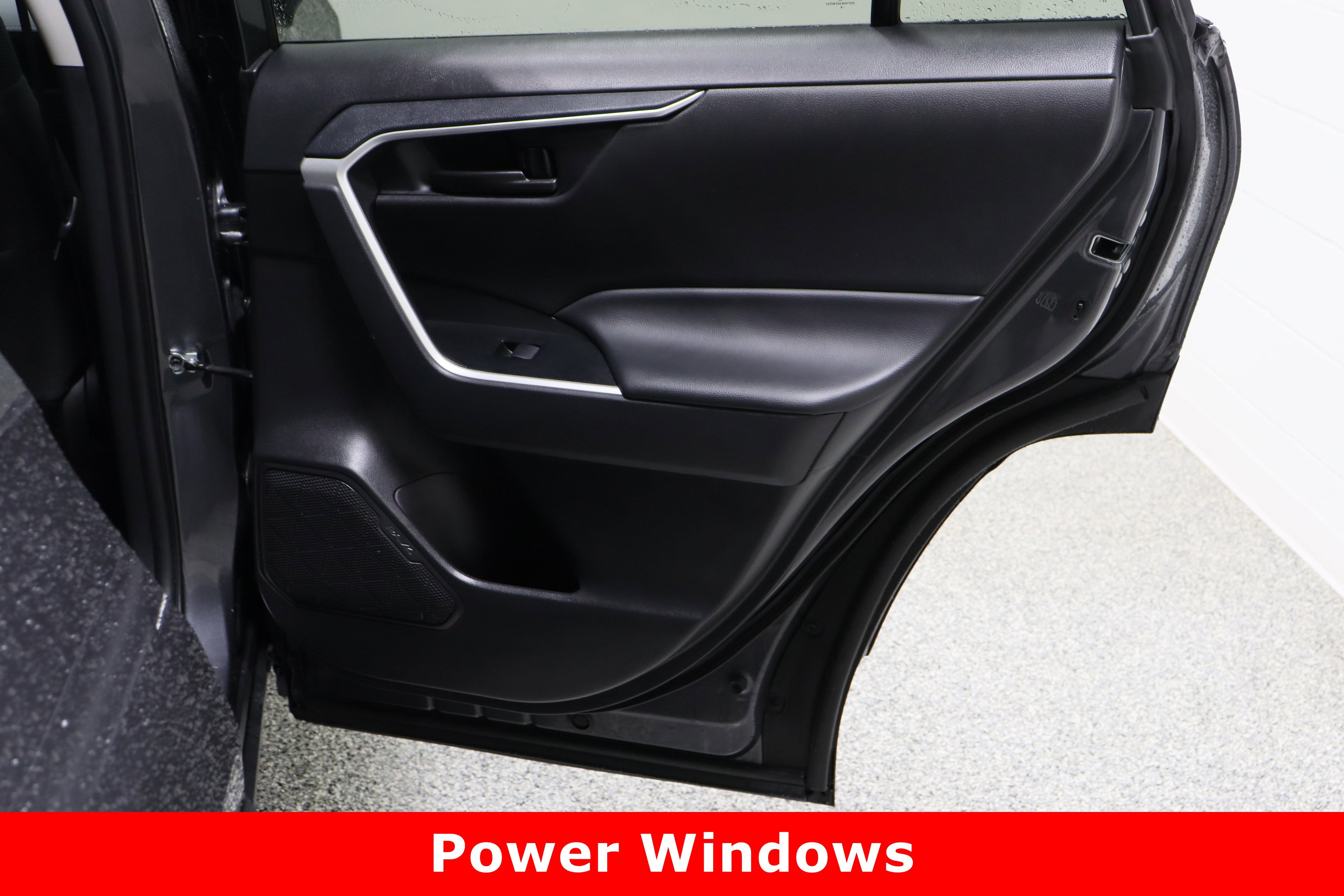 Used 2024 Toyota RAV4 LE image 29