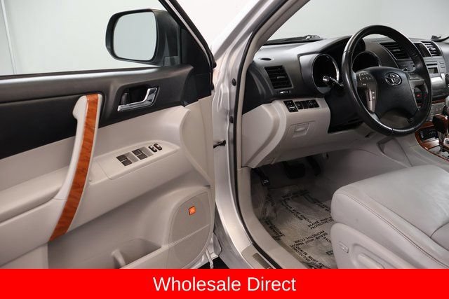 Used 2010 Toyota Highlander Limited AWD/4WD image 8