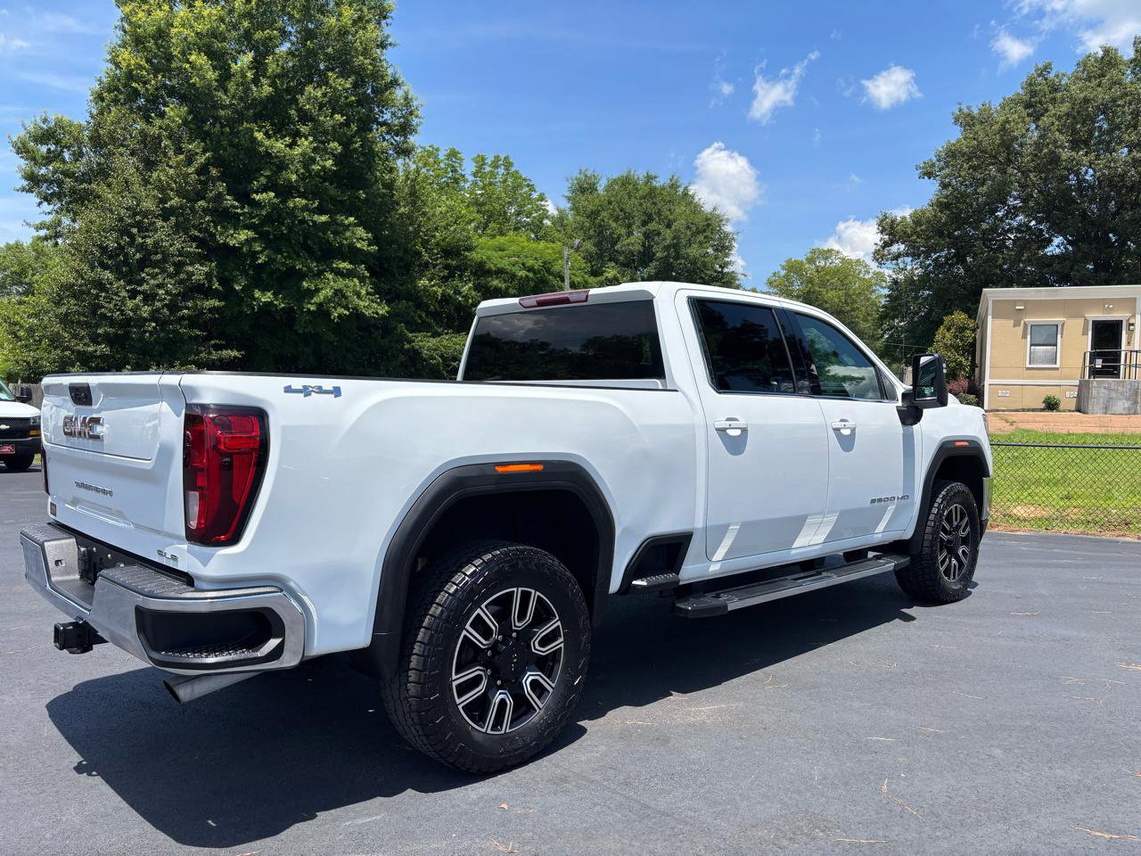 Used 2021 GMC Sierra 2500 SLE w/ SLE Convenience Package AWD/4WD image 8