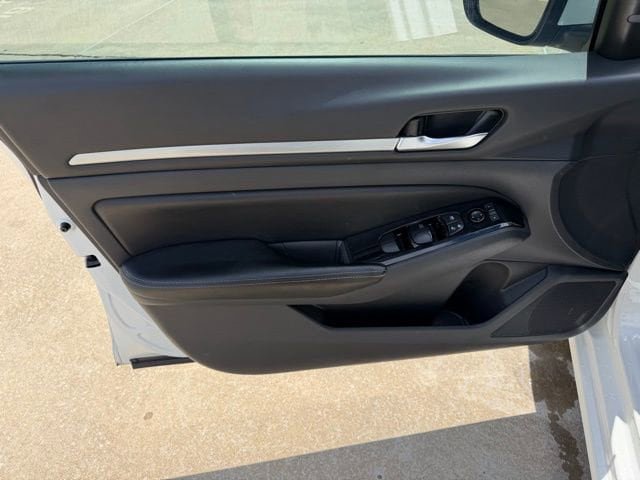 Used 2023 Nissan Altima 2.5 SV FWD image 12