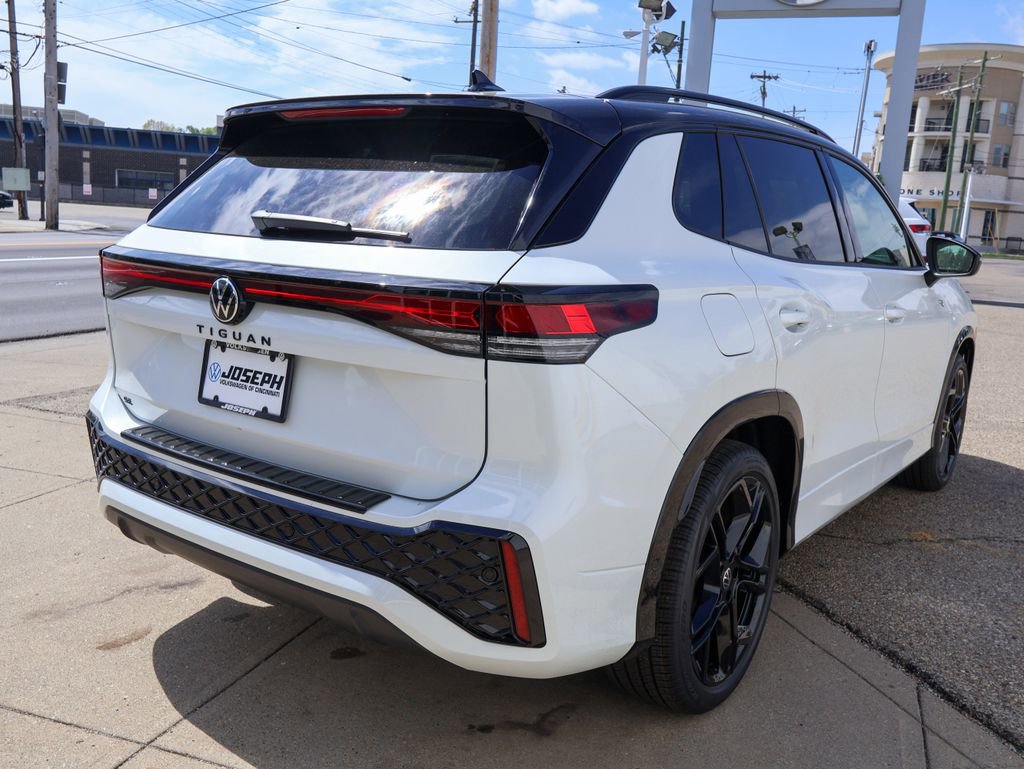 New 2026 Volkswagen Tiguan SE R-Line FWD image 5