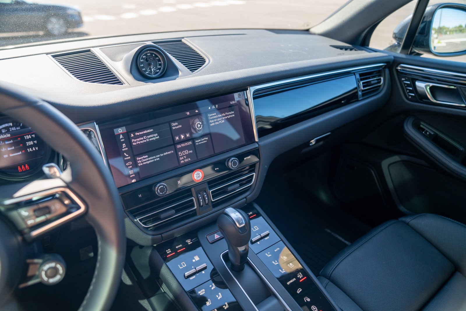 Certified 2026 Porsche Macan AWD/4WD image 15