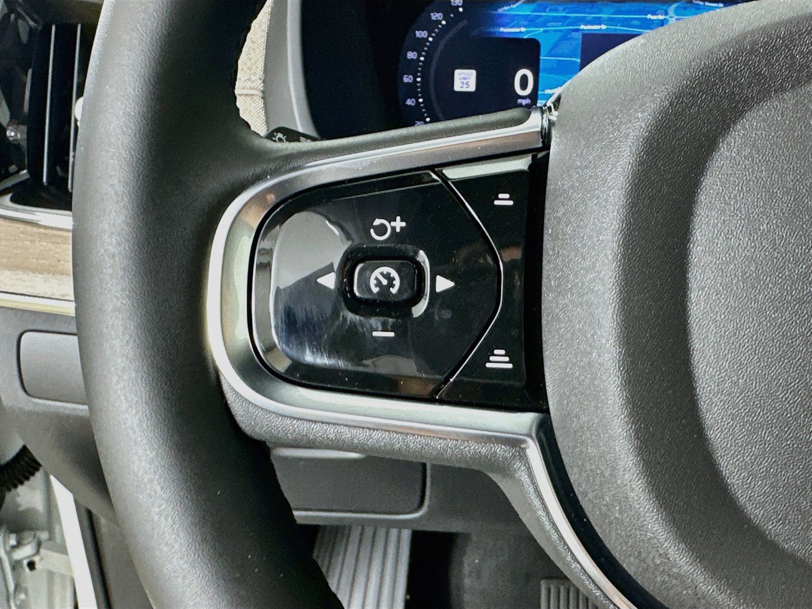New 2026 Volvo XC90 T8 Plus w/ Protection Package AWD/4WD image 18