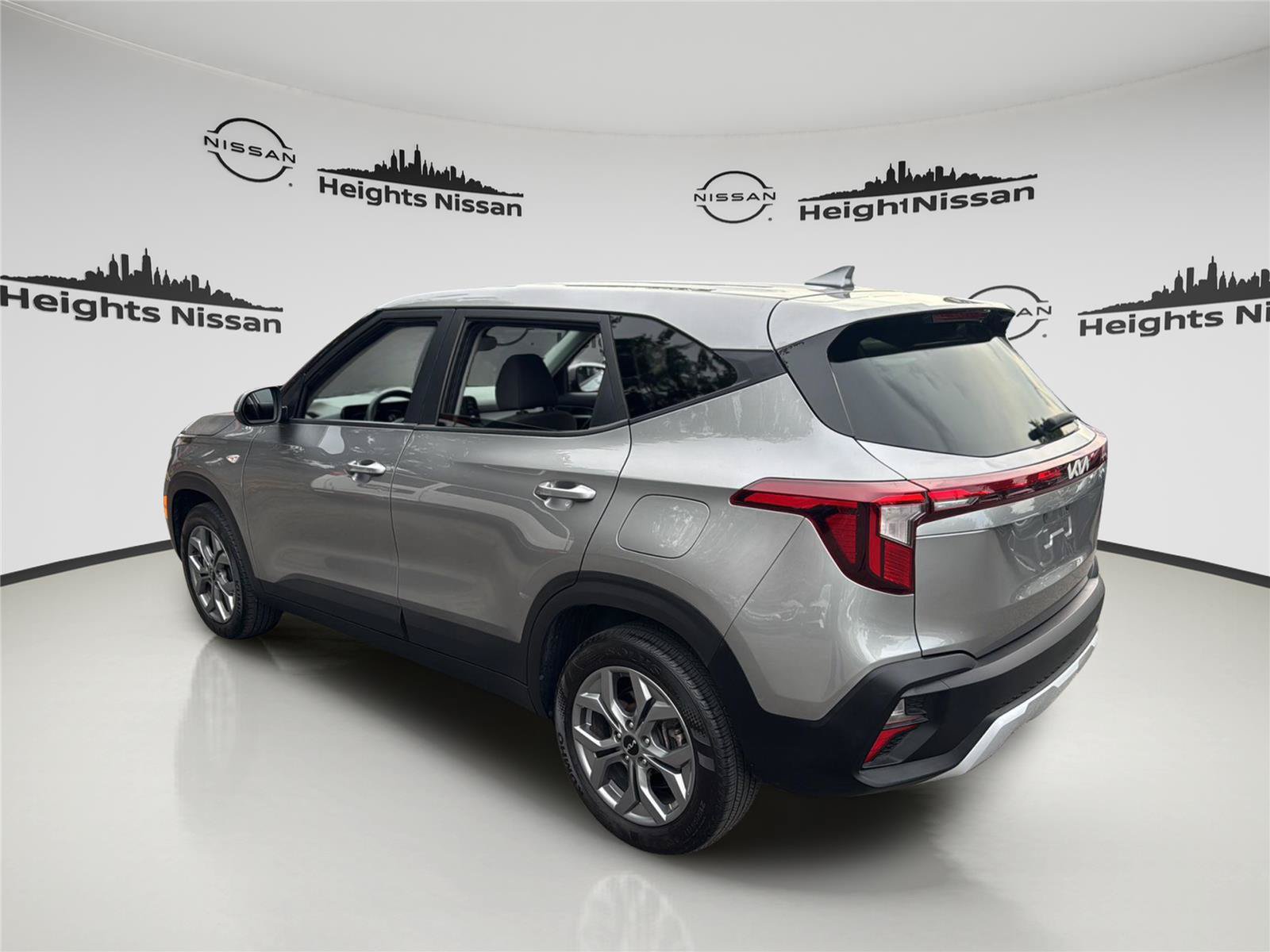 Used 2024 Kia Seltos LX AWD/4WD image 2