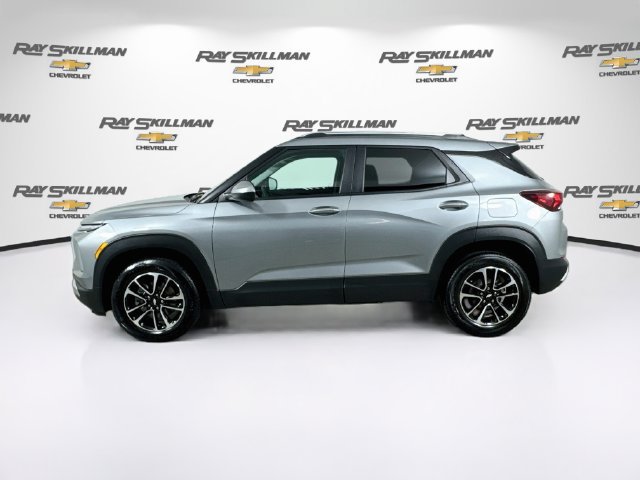 Used 2025 Chevrolet TrailBlazer LT AWD/4WD image 4