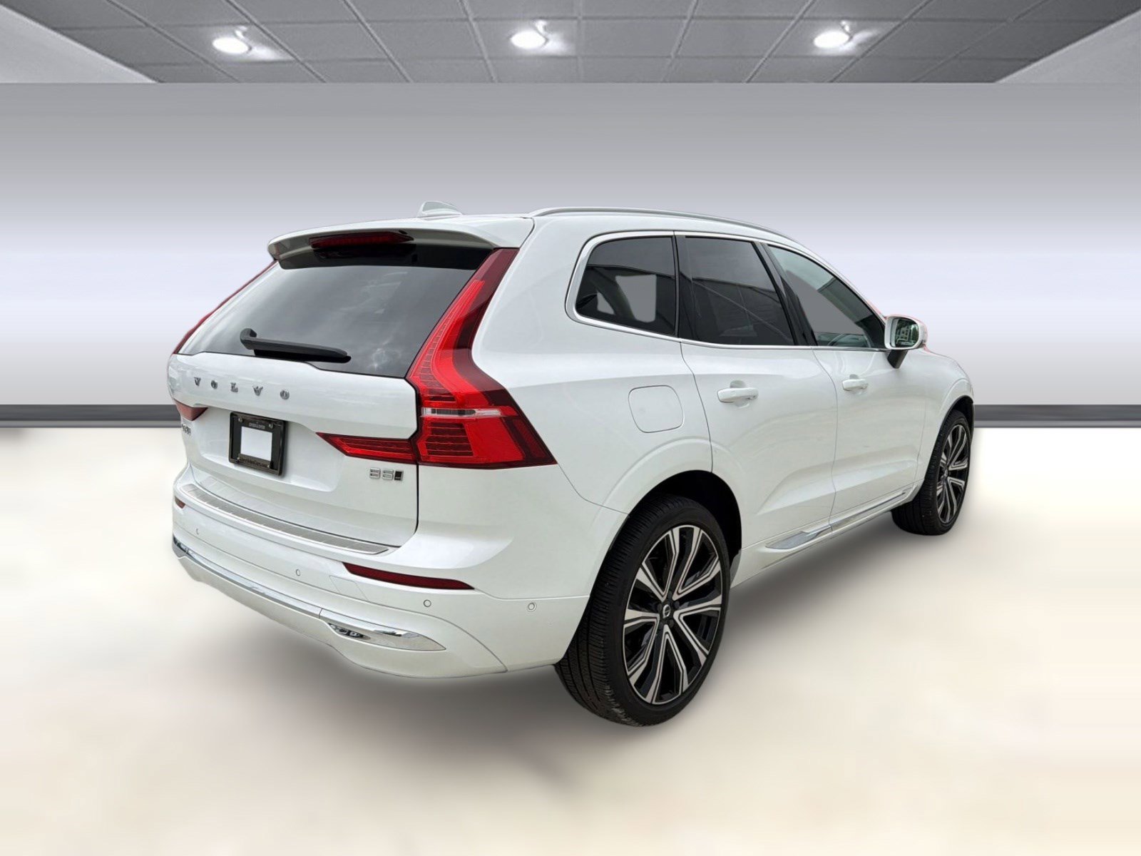 Certified 2023 Volvo XC60 B5 Ultimate w/ Climate Package image 9