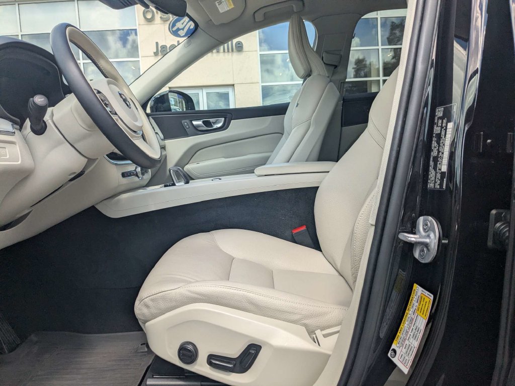 Certified 2024 Volvo XC60 B5 Plus w/ Protection Package Premier AWD/4WD image 2