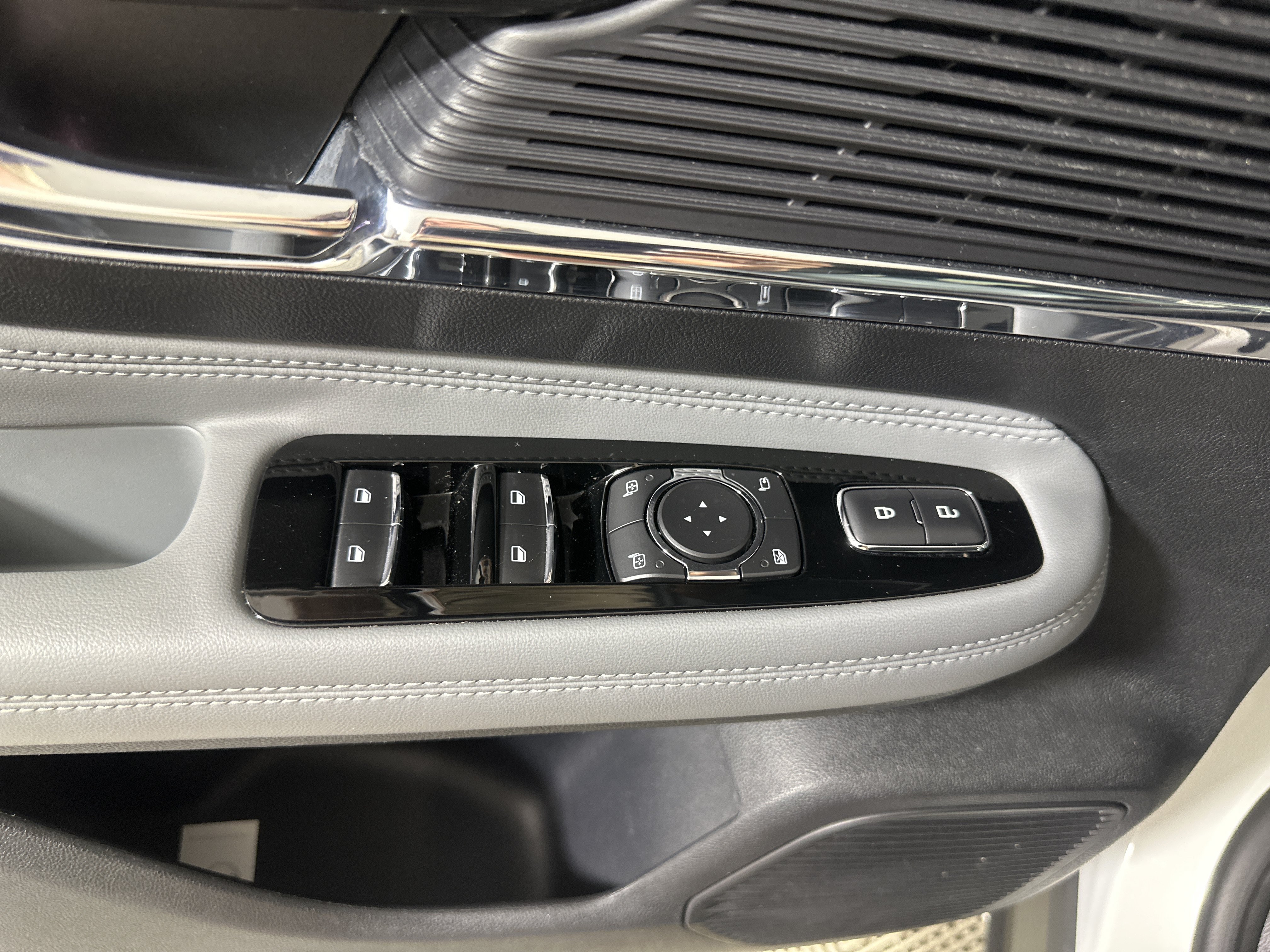 Used 2020 Lincoln Corsair AWD w/ Equipment Group 101A image 11