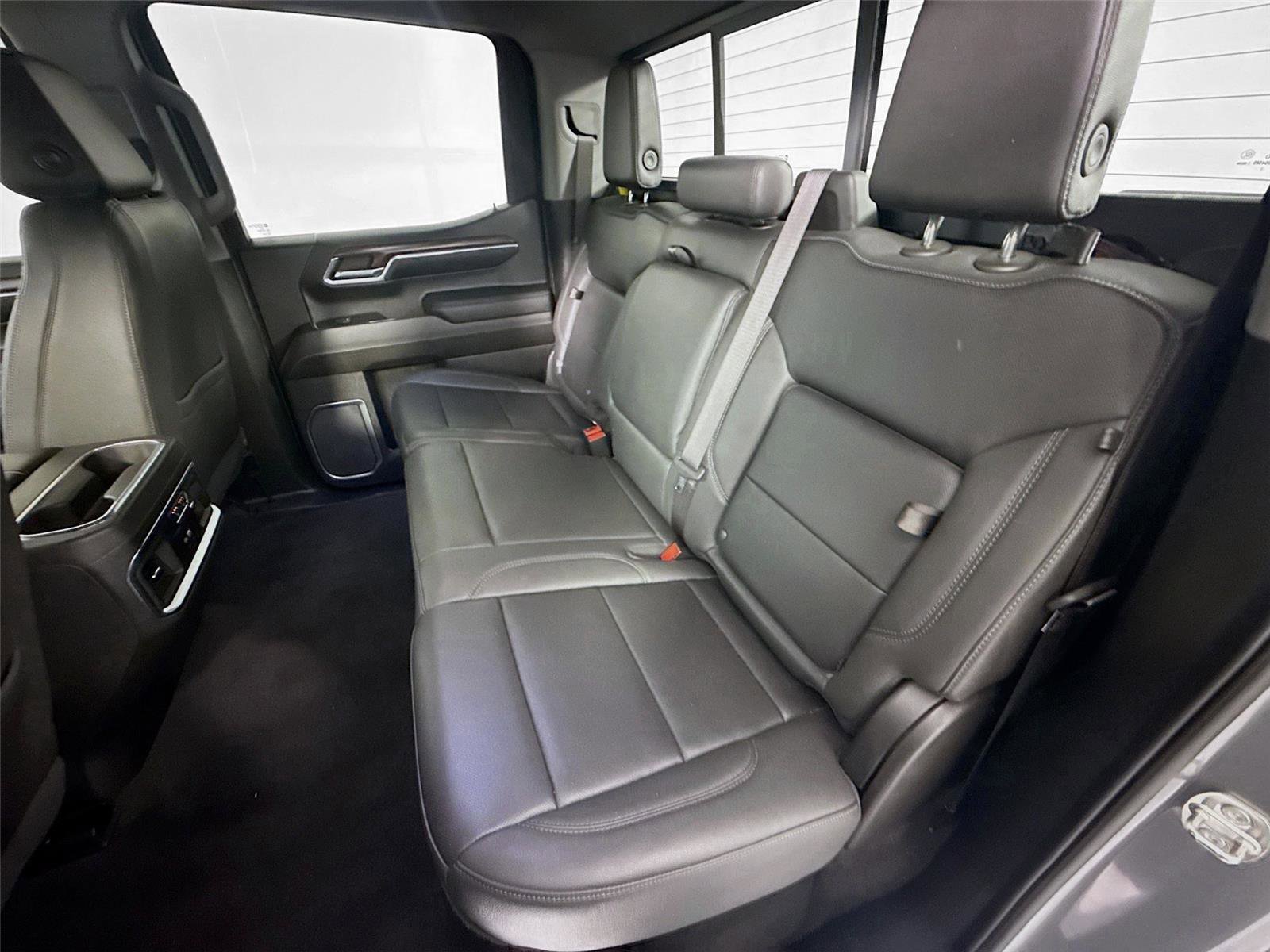 Used 2023 GMC Sierra 1500 SLT w/ SLT Premium Package RWD image 17