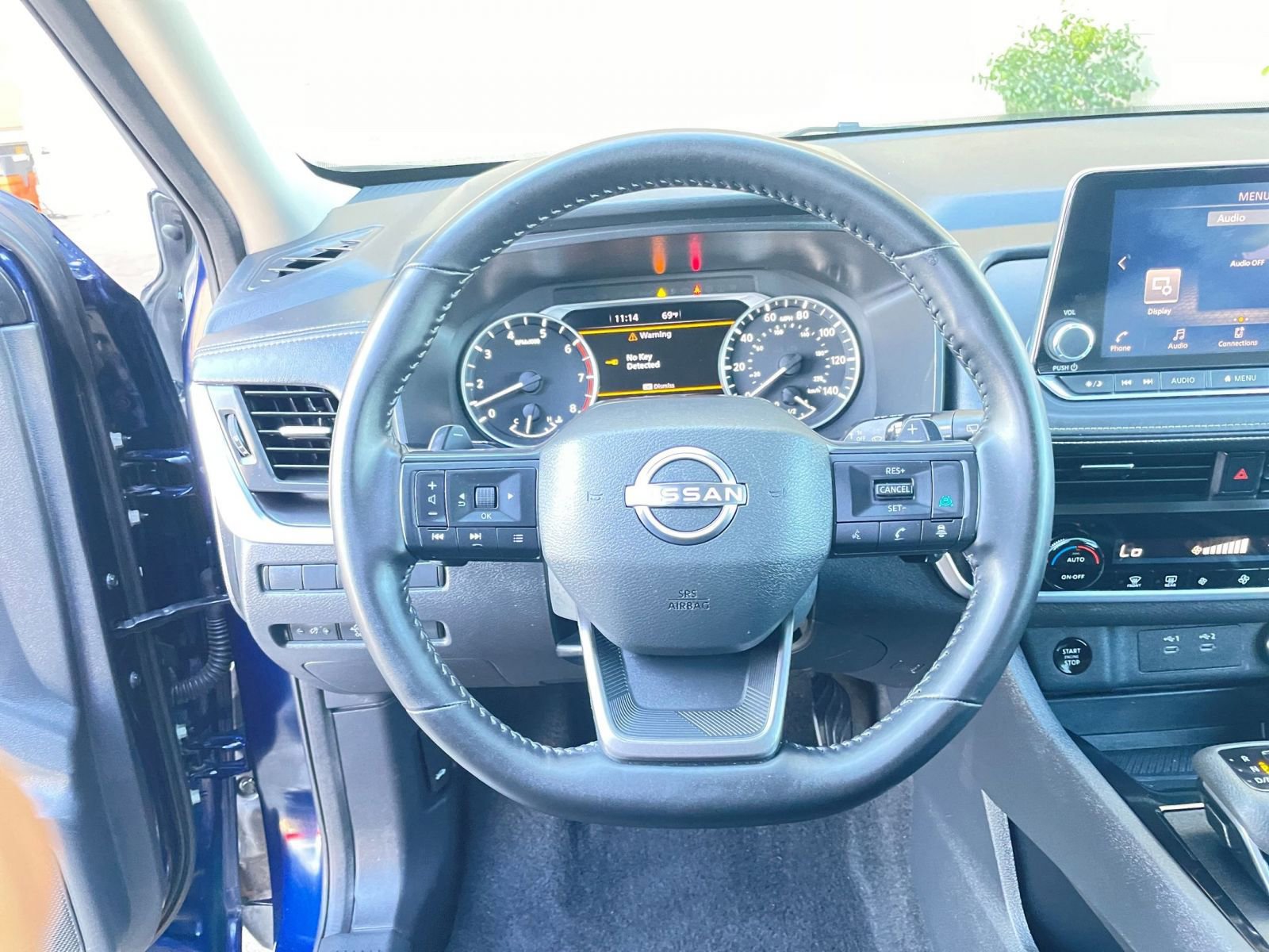 Used 2025 Nissan Rogue SV image 30