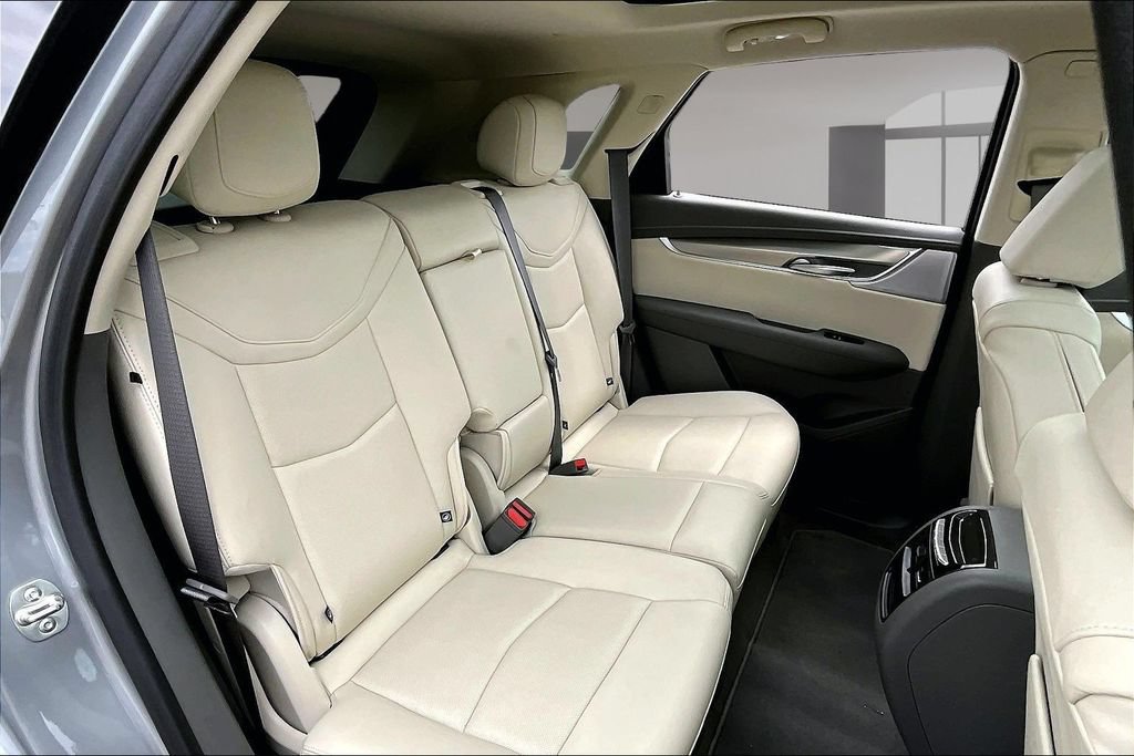 Used 2025 Cadillac XT5 Premium Luxury w/ Technology Package AWD/4WD image 29