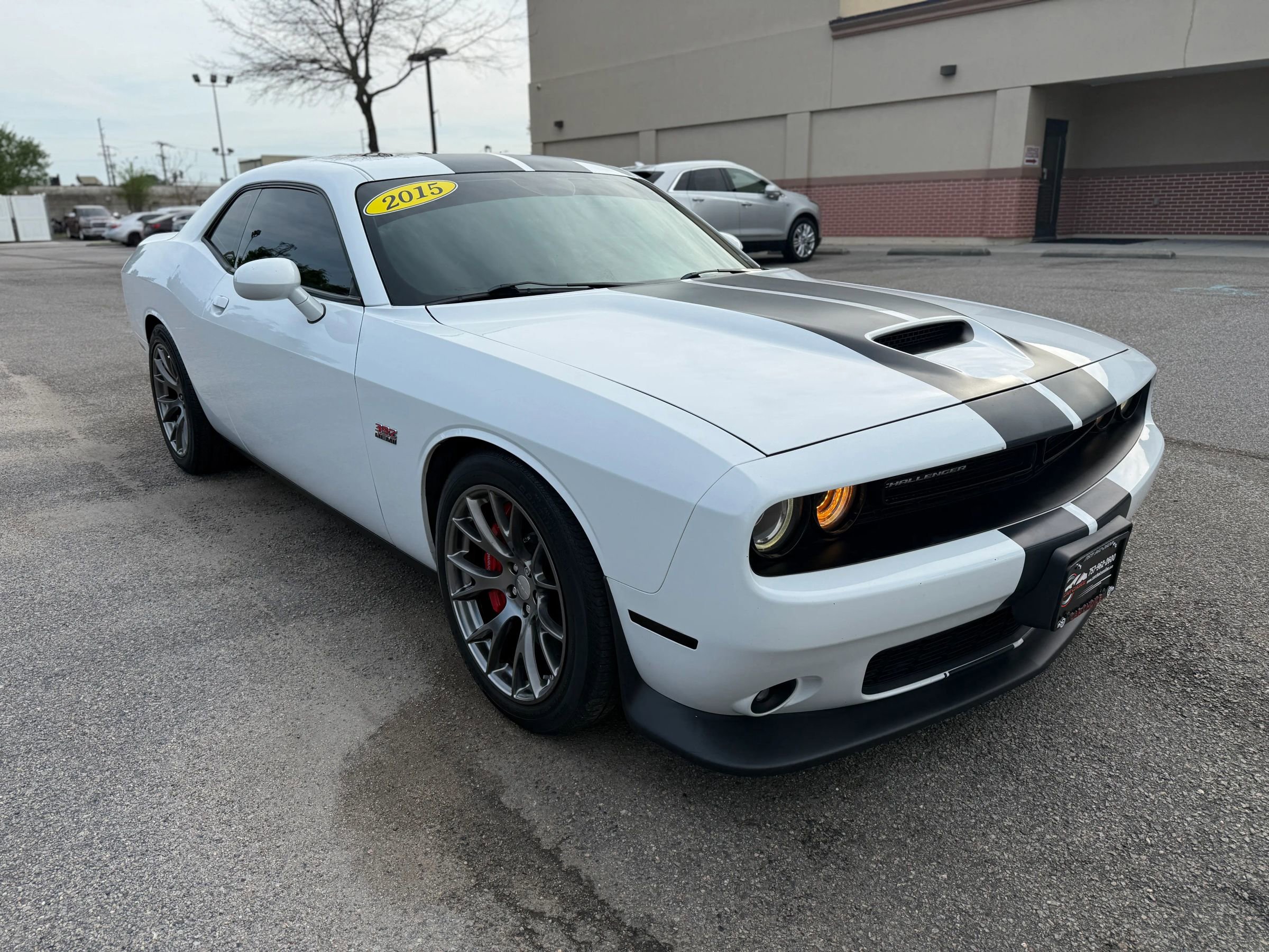 Used 2015 Dodge Challenger SRT image 5