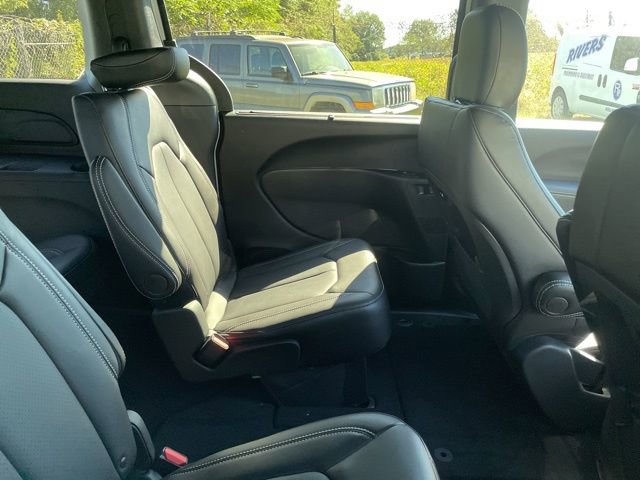 New 2026 Chrysler Pacifica Select image 17