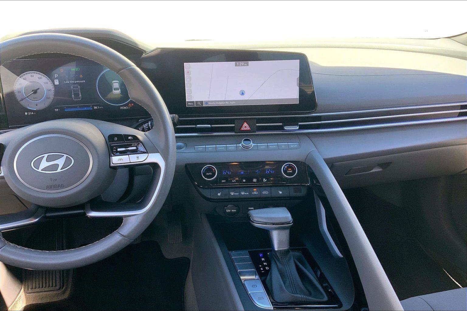 Used 2024 Hyundai Elantra SEL w/ Convenience Package image 6