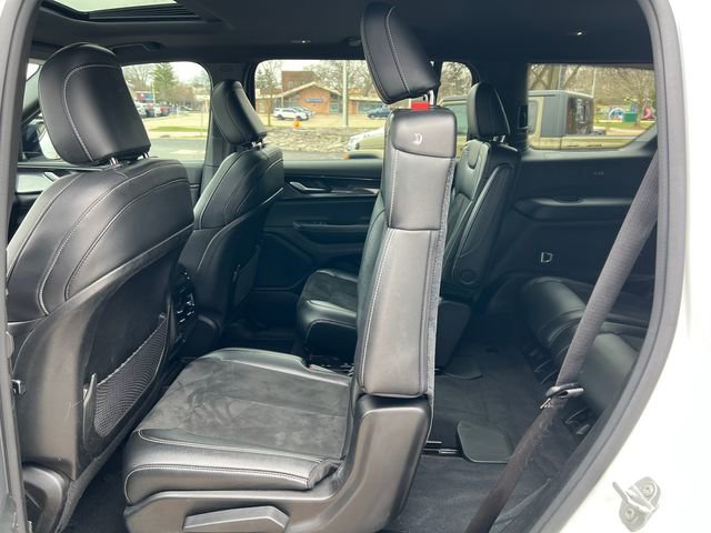 Used 2023 Jeep Grand Cherokee L Laredo image 6