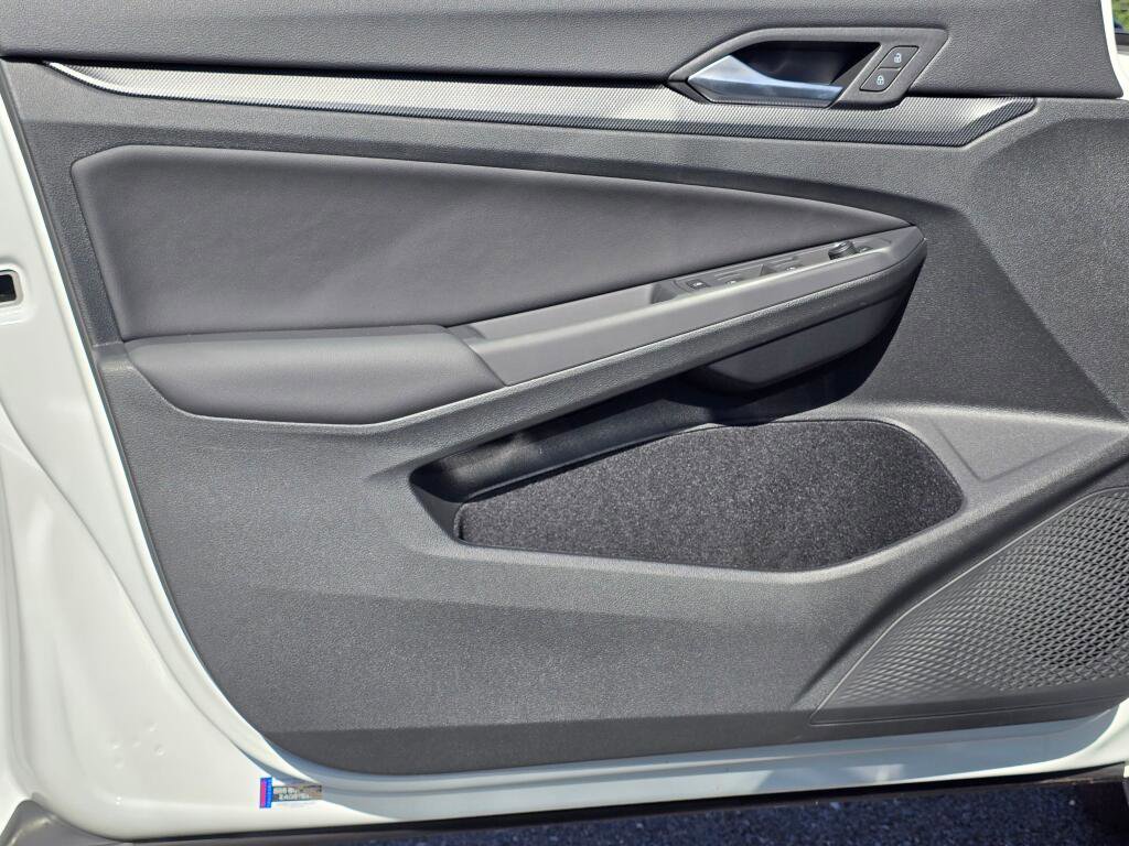 New 2025 Volkswagen GTI SE image 30